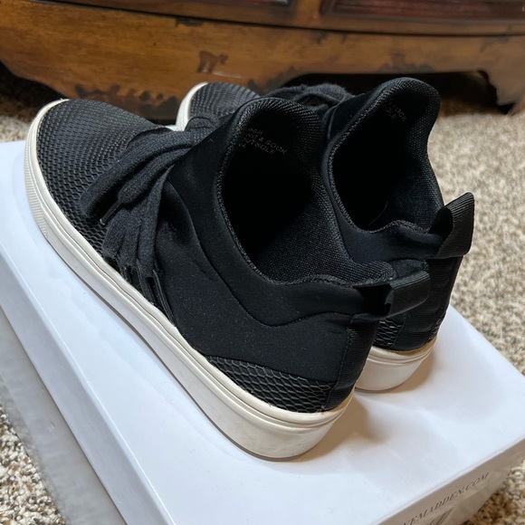 Steve Madden Lancer Sneakers (black) - Picture 5 of 7
